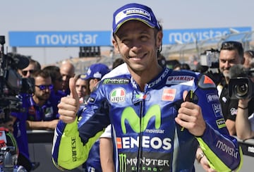 Valentino Rossi celebra su tercera posición.