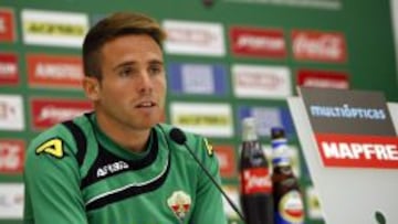 Aar&oacute;n &Ntilde;&iacute;guez, jugador del Elche, en rueda de prensa.