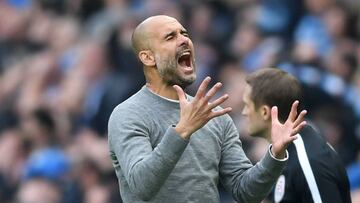 Pep Guardiola se enfada en la banda durante la derrota del s&aacute;bado ante el United.