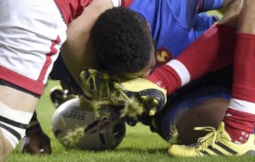 Mathieu Bastareaud en un partido entre Francia y Canadá.