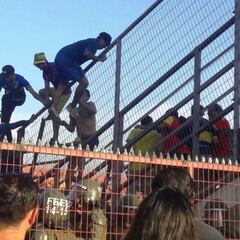Hinchas protagonizaron graves incidentes en el Santa Laura