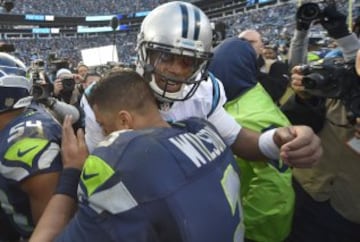 Cam Newton y Rusell Wilson llegaron a la NFL con un año de diferencia. El primero en llegar fue Cam Newton que poco a poco se ha ido haciendo un hueco en el top 10 de los Qb de la liga. Wilson por su parte ha ganado un anillo y ha disputado otro. Son dos quarterbacks con un gran presente, pero sobretodo, con un enorme futuro.  