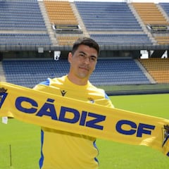 El Cádiz ofrece al Zaragoza la cesión del chileno Alarcón