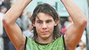 Rafa Nadal levanta el trofeo.