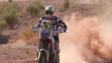 Monle¨®n sufre una ca¨ªda, es evacuado y abandona el Dakar