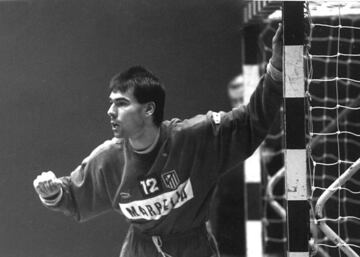 Sueco nacido en 1968 (1,88 metros), su nombre est芍 relacionado con Espa?a ya que su primer equipo fue el Atl谷tico de Madrid, y luego defendi車 a los equipos del Bidasoa, Barcelona, Portland y Valladolid adem芍s de su paso por Alemania. Gan車 seis Champions (una con el Bidasoa y cinco con el Bar?a), y con Suecia disput車 317 partidos con un balance de dos t赤tulos mundiales, otros dos europeos, y tres platas ol赤mpicas. Se retir車 en 2012 en el Rhein Neckar alem芍n. Entrenador de portero, tiene su residencia en Barcelona.