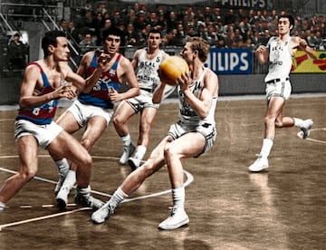 Aunque le draftearon los Philadelphia Warriors en 1967, llegó al Real Madrid con 21 años y jugó la mayor parte de su carrera en el equipo blanco. En 1968 obtuvo la nacionalidad española y es el noveno jugador con más partidos en la historia de la Selección (190). Se colgó la plata en el Eurobasket de 1973, en el que fue MVP de la cita, y con el Real Madrid ganó 29 títulos: 4 Copas de Europa, 13 Ligas, 7 Copas y 4 Intercontinentales. Tras retirarse se pasó a los banquillos: Madrid, Canarias, Valladolid e Illescas.