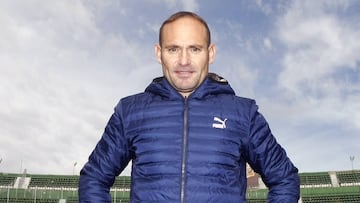 Nino posa para AS en el Martínez Valero.