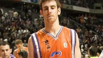 Víctor Claver estará dos meses de baja