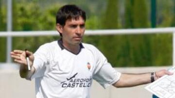 <b>NO SE RINDE. </b>Asier Garitano prefiere ver la botella medio llena mientras haya posibilidades.