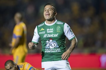 En el 2017 fue presentado como refuerzo del Club León pero no ha demostrado mucho en México. Ese mismo año tuvo la oportunidad de jugar con la Selección de Chile en un torneo amistoso.