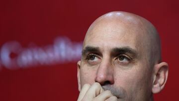 Spanish Football Federation President Luis Rubiales apologized for kissing Spain star Jenni Hermoso after they won the Women’s World Cup.