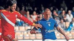 <b>CARA Y CRUZ. </b>Mario Bermejo y Luque (en la foto) anotaron los goles que confirmaron ayer el descenso matemático del filial sevillista.