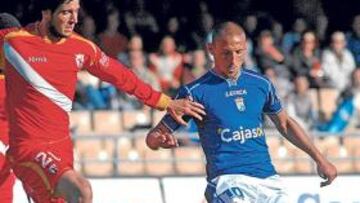 <b>CARA Y CRUZ. </b>Mario Bermejo y Luque (en la foto) anotaron los goles que confirmaron ayer el descenso matemático del filial sevillista.