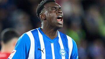 VITORIA-GASTEIZ, SPAIN - FEBRUARY 24: Samu Omorodion of Deportivo Alaves reacts during the LaLiga EA Sports match between Deportivo Alaves and RCD Mallorca at Estadio de Mendizorroza on February 24, 2024 in Vitoria-Gasteiz, Spain. (Photo by Juan Manuel Serrano Arce/Getty Images)