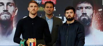 Callum Smith junto con Eddie Hear y John Ryder, su rival el 23 de noviembre en Liverpool.