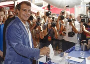 Joan Laporta, votando.