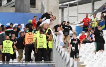 Brutal pelea entre los aficionados húngaros