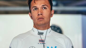 Albon en el box de Williams.