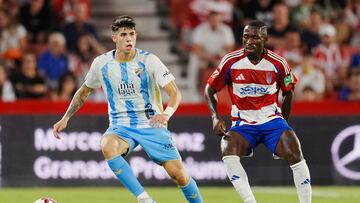El Málaga acelera para renovar a su perla y no es para menos: gol y asistencia para sacar un punto ante el Granada. El extremo, a sus 17 años, está en boca de todos. En su tanto se sacó un zurdazo cruzado; mientras que su asistencia vino desde el córner, imprimiendo una comba exquisita.