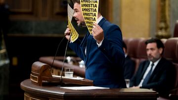 El portavoz de ERC en el Congreso, Gabriel Rufián, interviene durante la primera sesión del debate de investidura del líder del PP, en el Congreso de los Diputados, a 26 de septiembre de 2023, en Madrid (España). El presidente del PP, Alberto Núñez Feijóo, se somete hoy a su debate de investidura en el Congreso, el primero en el que se escucharán discursos en lenguas cooficiales y se podrán usar pinganillos para recibir la traducción simultánea. Su candidatura se vota en 'primera vuelta' mañana miércoles, 27 de septiembre, cuando se activará la cuenta atrás por si hay nuevas elecciones. Los barones del PP han apoyado a Feijóo en su debate.
26 SEPTIEMBRE 2023;DEBATE;INVESTIDURA;DISCURSO;BARONES;PP;PARTIDO POPULAR;CONGRESO;DIPUTADOS
A. Pérez Meca / Europa Press
26/09/2023