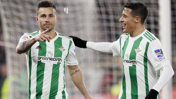 GRAF2789. SEVILLA, 15/01/2018.- El delantero del Real Betis Rub&eacute;n Castro (i) celebra su gol, tercero de su equipo ante el Legan&eacute;s, durante el partido de la decimonovena jornada de Liga en Primera Divisi&oacute;n que se disputa hoy en el esta