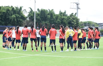 La Selección Sub 20 realizó su primera práctica en Costa Rica pensando en su debut en el Mundial Femenino. Carlos Paniagua tuvo a su disposición 18 jugadoras.