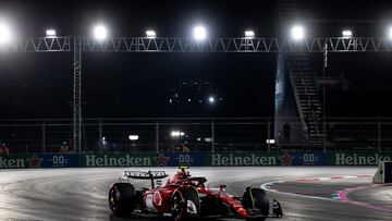 Las Vegas (United States), 17/11/2023.- Scuderia Ferrari driver Carlos Sainz Jr. of Spain in action during a practice session for the Formula 1 Las Vegas Grand Prix, in Las Vegas, USA, 17 November 2023. (Fórmula Uno, España) EFE/EPA/ETIENNE LAURENT
