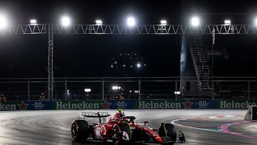 Las Vegas (United States), 17/11/2023.- Scuderia Ferrari driver Carlos Sainz Jr. of Spain in action during a practice session for the Formula 1 Las Vegas Grand Prix, in Las Vegas, USA, 17 November 2023. (Fórmula Uno, España) EFE/EPA/ETIENNE LAURENT
