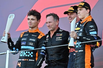 Podio del GP de Japón de F1 2023 en Suzuka. Max Verstappen y Christian Horner (Red Bull), Lando Norris y Oscar Piastri (McLaren). 