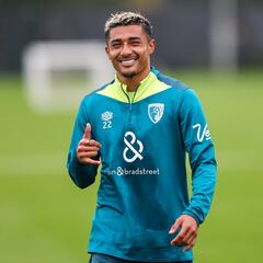 ¡Seis minutos en el campo! La lesión de Julián Araujo en la derrota del Bournemouth