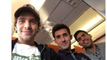 Sergi Roberto acompañado de dos amigos rumbo a París.