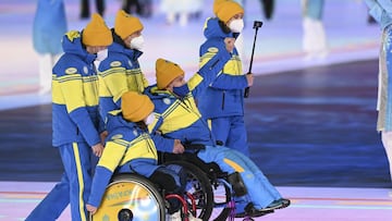 While Russian and Belarusian athletes are sent home ahead of the Winter Paralympics' start, Ukrainian athletes receive a warm welcome in Beijing.