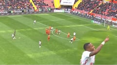 Carnaval Robinho: se disfraza de Roberto Carlos para clavar la falta a 30 metros