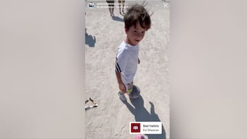 Mateo Messi pelotea junto a Antonela por las calles de París y se hace viral