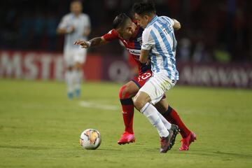 En el estadio Atanasio Girardot, Medellín derrotó 1-0 al equipo argentino con gol de Andrés Ricaurte. La vuelta será el próximo martes 25 de febrero.