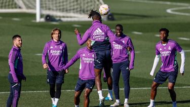 Un derbi para salvar el fúbol español