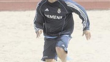 <b>ENTRENAMIENTO EN LA ARENA. </b>Ronaldo no se entrenó el lunes porque tenía dolor en la espalda. Ayer sí que trabajó con el resto del equipo, pero luego tuvo trabajo extra con Melo en la arena. El brasileño estuvo quince minutos haciendo varios ejercicios.