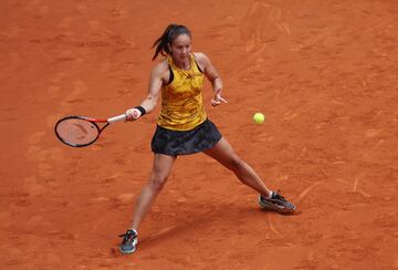 Kasatkina golpea de derecha durante su partido frente a Tsurenko.