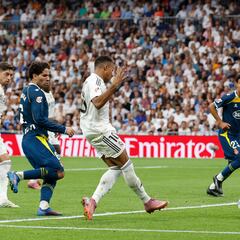 Tan cerca, tan lejos