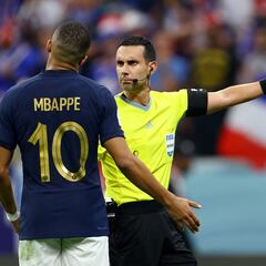 How much money do referees make per game at the 2022 Qatar World Cup?