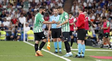 Nabil Fekir es sustituido por Joaqu¨ªn.