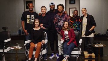 LeBron, durante la firma