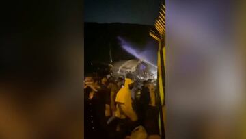 Primeras im芍genes del avi車n que se ha partido en dos en Calcuta al aterrizar