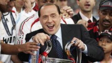 Berlusconi compra el Milán
(1986)