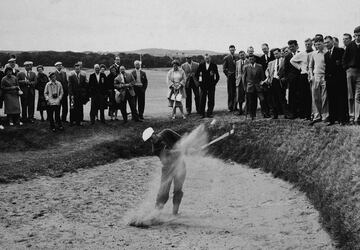 La primera edición del British Open se celebró en 1860 en el Prestwick Golf Club, que sería su hogar hasta 1872. Ganó el escocés Willie Park Sr.,que acumularía otras tres victorias en años posteriores.