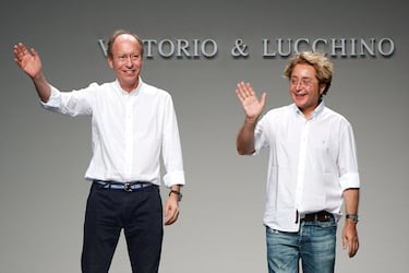 Victorio & Lucchino es una firma de moda andaluza, que toma su nombre de los de sus creadores, Victorio (a la derecha de la imagen), José Víctor Rodríguez Caro (1950), y Lucchino (a la izquierda de la imagen), José Luis Medina del Corral (1954). Comenzaron su carrera en la moda a finales de la década de 1970 y alcanzaron la fama en la década de 1980. Su estilo se caracteriza por la fusión de la tradición andaluza con la modernidad, y han sido reconocidos por sus diseños elegantes y románticos.