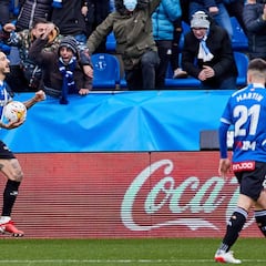 Joselu se pone a la altura de
Javi Moreno en el Alavés