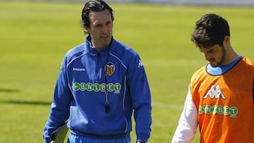 Isco y Emery, en un entrenamiento con el Valencia.