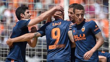 Valencia's Italian forward Simone Zaza (C) celebrates a goal with Valencia's Portuguese forward Goncalo Guedes (L) and Valencia's Brazilian-born Spanish forward Rodrigo Moreno (R) during the Spanish league football match between Valencia CF